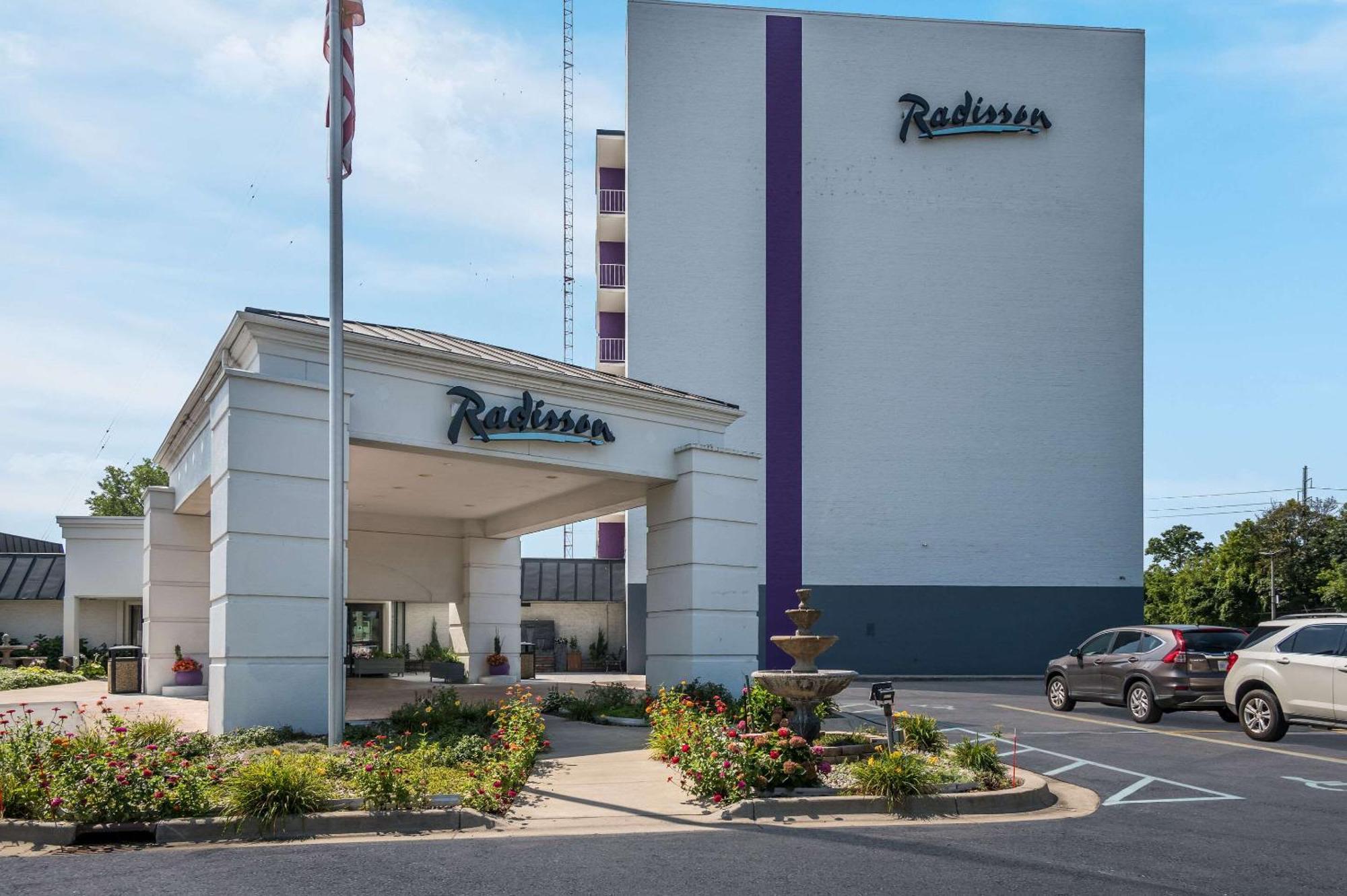Radisson Hotel Grand Rapids Riverfront Bagian luar foto
